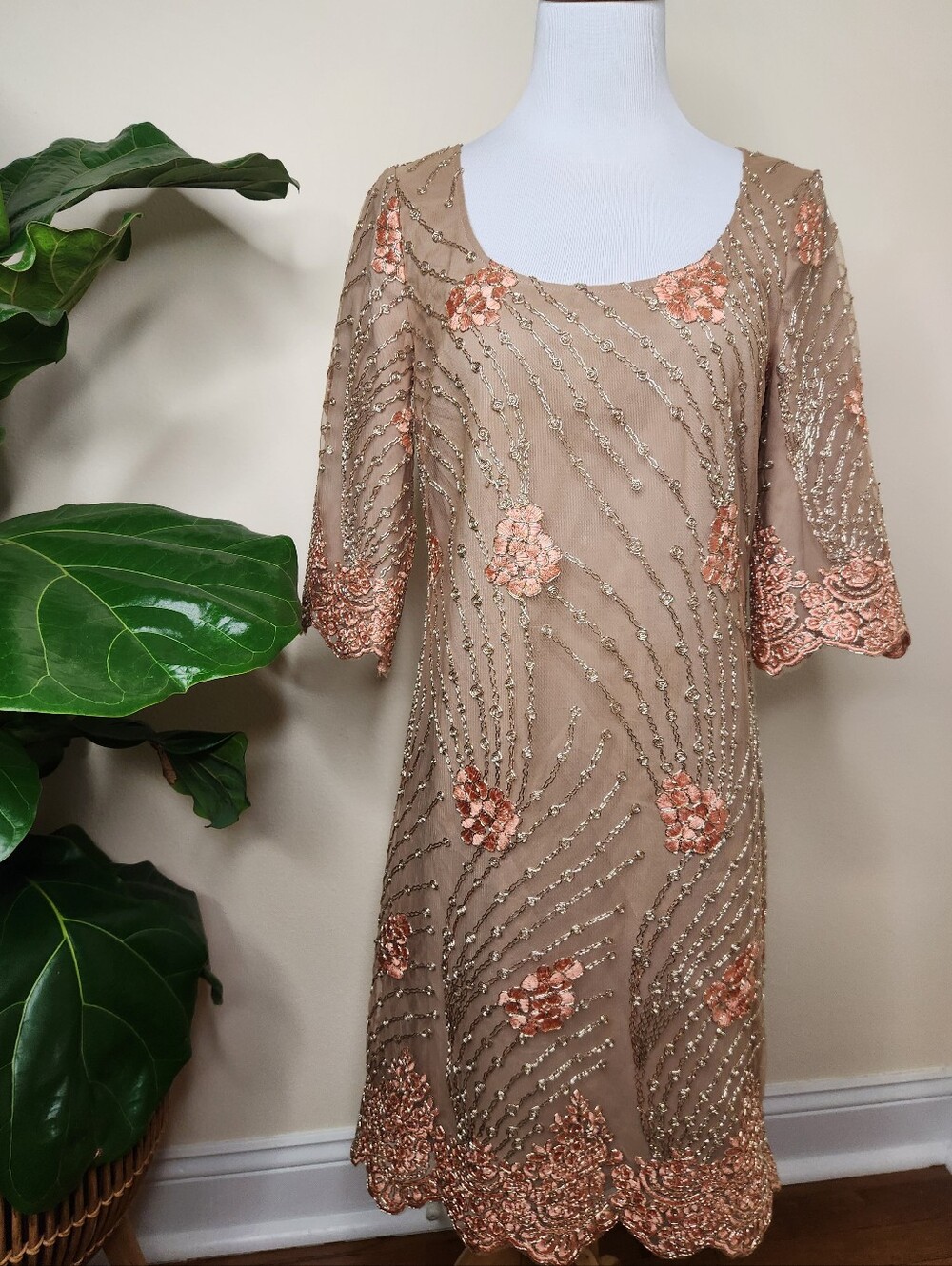 Belle Badgley Mischka Neutral & Rose Gold Embroidered Shift Dress - Size 6